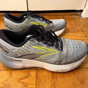 Brooks Glycerin 20 in Women’s 8.5 light blue color